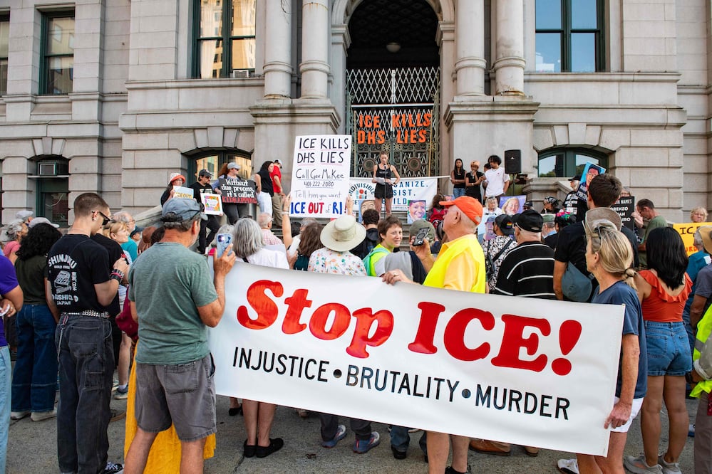 ICE revisa sus protocolos tras la muerte de migrantes durante operativos en Estados Unidos. (Photo by JOSEPH PREZIOSO / AFP)