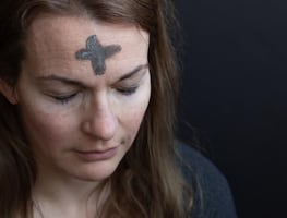 ¿Cuándo es Miércoles de Ceniza en 2024 y por qué te ponen una cruz negra?