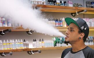 FDA avala cigarrillos electrónicos que pueden ayudar a abandonar el tabaquismo