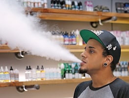 FDA avala cigarrillos electrónicos que pueden ayudar a abandonar el tabaquismo