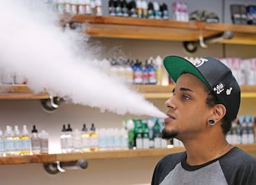 FDA avala cigarrillos electrónicos que pueden ayudar a abandonar el tabaquismo