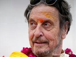 Padre de Elon Musk viaja a Rusia para participar en foro patriótico ruso