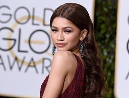 Zendaya destila belleza con nueva sesión en minivestido