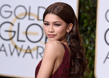 Zendaya destila belleza con nueva sesión en minivestido
