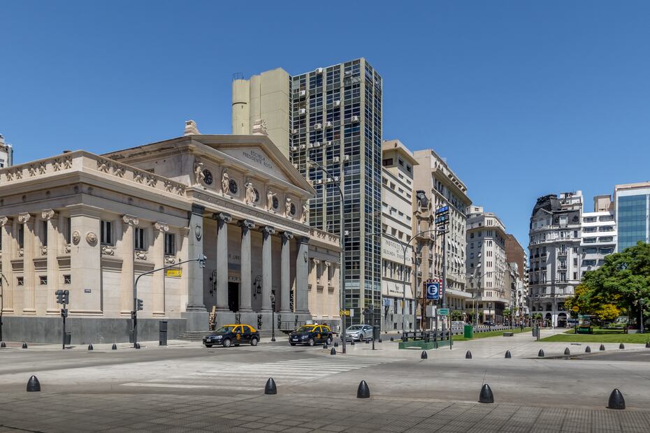 Las 10 mejores ciudades de Latinoamérica para estudiar la universidad en 2024. iStock/diegograndi