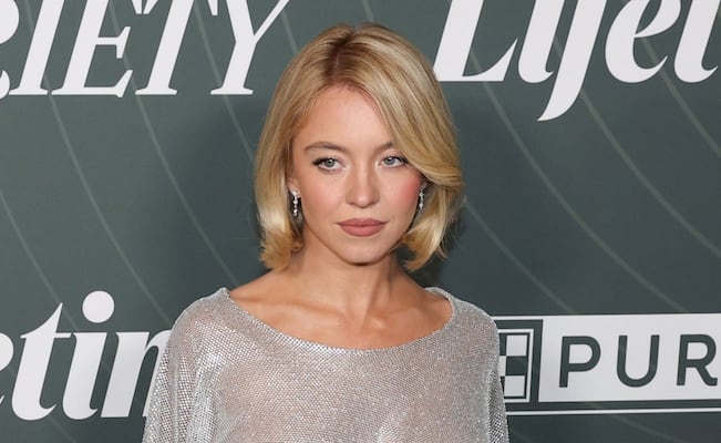 Sydney Sweeney y su look braless más arriesgado: un vestido braless completamente transparente