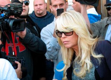 Presentan cargos contra la madre de Lindsay Lohan por conducir borracha