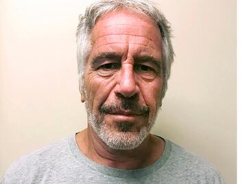 Revelarán nombres de famosos vinculados a Jeffrey Epstein: se ocultaba la identidad de unas 190 personas