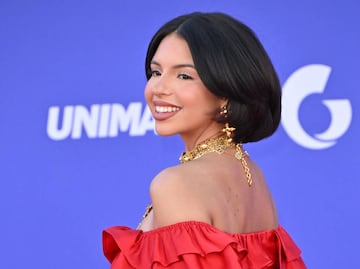 Ángela Aguilar conquista con minivestido rojo en los Latin American Music Awards