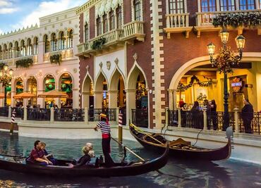 Pasea en góndola y visita el museo de cera de Las Vegas con este tour