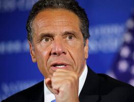 Gobernador de Nueva York niega haber acosado a una de sus asesoras