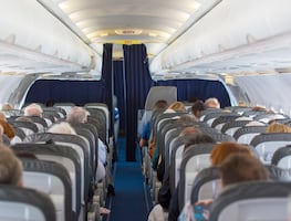 Video. Electrocutan a pasajero por negarse a cambiar de asiento en avión