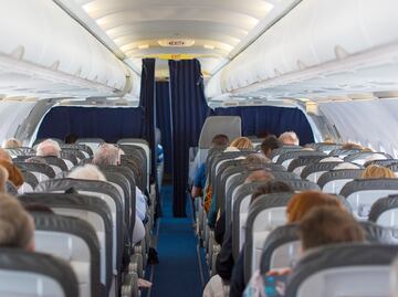 Video. Electrocutan a pasajero por negarse a cambiar de asiento en avión