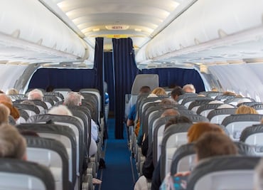 Video. Electrocutan a pasajero por negarse a cambiar de asiento en avión