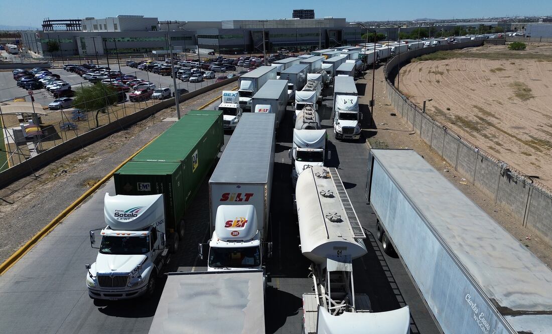 Texas vuelve a bloquear exportaciones mexicanas ante incremento en el flujo migratorio. FOTO: EFE / Luis Torres