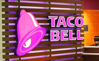 Hombre demanda a Taco Bell por 5 millones de dólares debido al 'poco' relleno en una pizza 