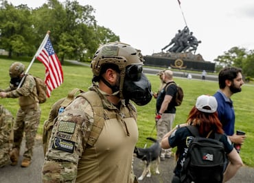 NY celebra Memorial Day con pequeñas reuniones en lugar de desfiles