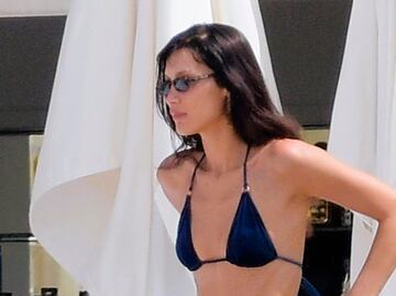 Bella Hadid y el diminuto bikini que modeló durante vacaciones en Cannes