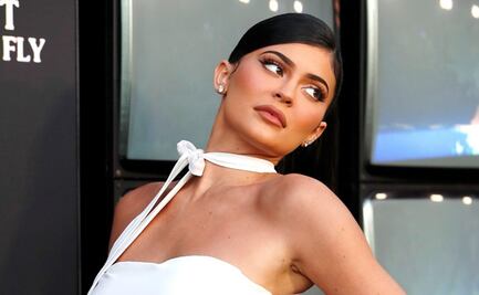 Kylie Jenner presume silueta ‘curvy’ con atuendo traslúcido