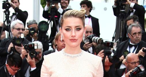 Amber Heard brilla con vestido de raja en Festival de Cannes