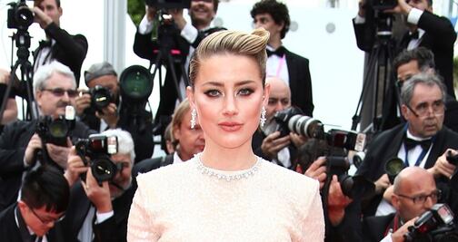 Amber Heard brilla con vestido de raja en Festival de Cannes
