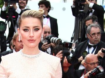 Amber Heard brilla con vestido de raja en Festival de Cannes
