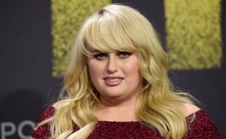 Rebel Wilson se luce con traje de porrista tras perder más de 33 kilos