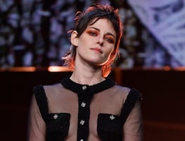 Kristen Stewart seduce en Berlinale con impactante vestido transparente braless