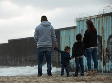 El 55% de EU respalda las deportaciones masivas que promete Trump, según encuesta