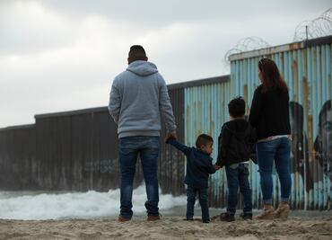 El 55% de EU respalda las deportaciones masivas que promete Trump, según encuesta