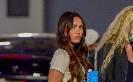 Megan Fox deslumbra con jeans ajustados en teatro de Los Ángeles