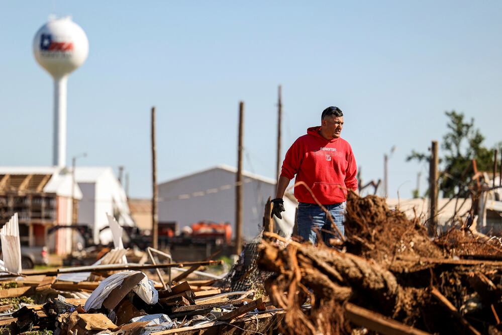 Apagones y tormentas azotan al sur de Estados Unidos: Riesgo y desafíos en medio de una ola de calor implacable. AP Photo/David Erickson