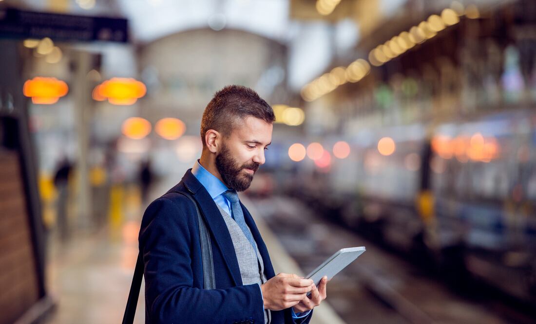 Reino Unido sube a 45.000 euros salario mínimo para conceder visado a trabajadores extranjeros. Foto iStock Halfpoint/