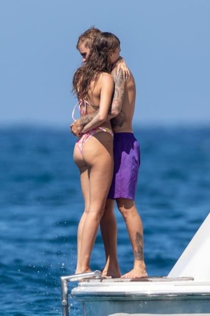 Hailey presume romance con Justin Bieber y 'bikini body’ en México 