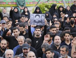 Irán de luto: Miles se congregan para honrar al fallecido expresidente Raisí