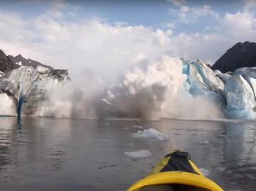 Video. Colapso de glaciar en Alaska alcanza a exploradores en kayak