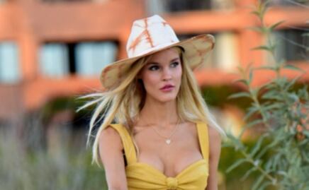 Joy Corrigan se luce en crop top durante sesión al estilo ‘cowgirl’