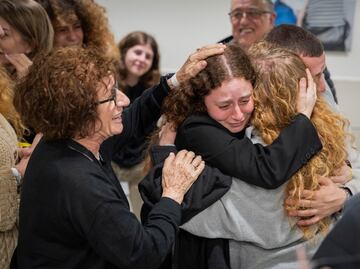 Alimentos escasos y oscuridad, las condiciones en el cautiverio de los 81 rehenes liberados por Hamas