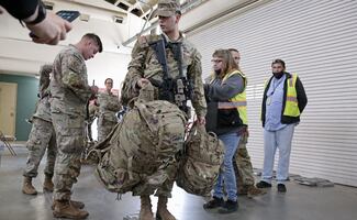 Estados Unidos desplegará 3 mil soldados más en Polonia por tensión con Rusia