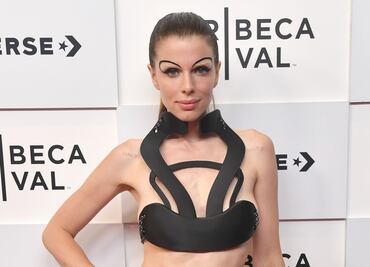 Julia Fox desfila en el Festival de Tribeca con atrevido conjunto de cuero
