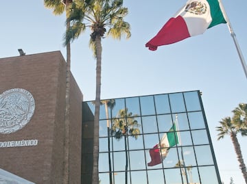 “Le voy a llamar a la Policía”: empleada amenaza a mexicanos en consulado en Las Vegas