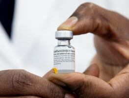 United Airlines transporta vacunas contra Covid en aviones de pasajeros