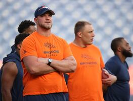 Broncos de Denver de la NFL y el Consejo Mundial de Lucha Libre (CMLL) anuncian alianza