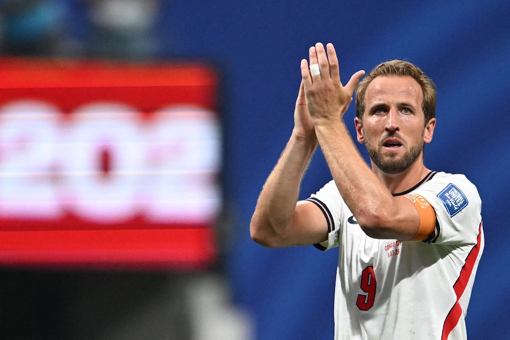 ¿Quién es Harry Kane? Edad, esposa, hijos, goles y estadísticas del rival de México en octavos. (Photo by ROBERTO SCHMIDT / AFP)