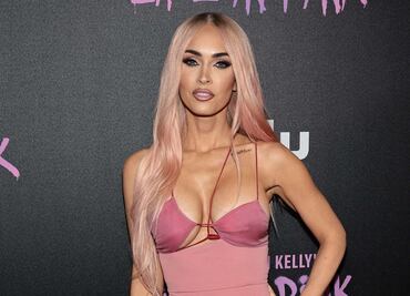 Megan Fox rompe internet con selfie luciendo su escote más arriesgado