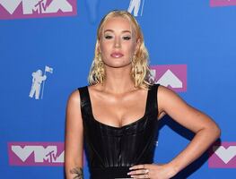 El microbikini con el que Iggy Azalea presumió sus curvas de infarto