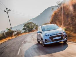 Arrestan a padre por dejar a sus 5 hijos encerrados en el auto; se desmayaron