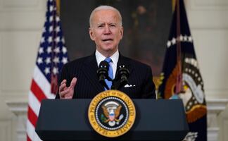 Biden envía funcionarios a la frontera por arribo de menores migrantes