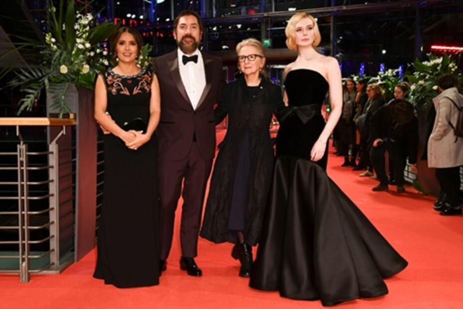Elle Fanning y Salma Hayek irradian belleza en el Festival de Berlinale