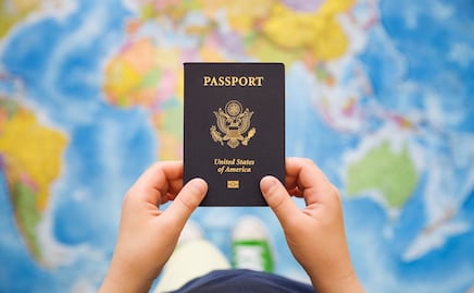 Estos son los pasaportes más poderosos en 2025: Estados Unidos sale del Top 10 por primera vez